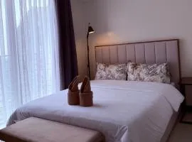 Bright & Cozy High-Rise Condo
