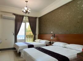 Fengming B&B, hotel v destinaci Jinning