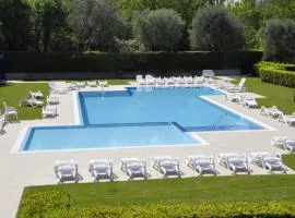 Snug Holiday Home in Lazise with Heating, near Lake Garda