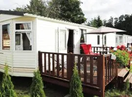 Mobile home in Kolczewo with a terrace