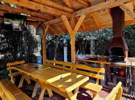 Comfortable house with private pool, Kolczewo، فندق في كوتيفو