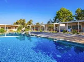Mobile home Mediteran Superior by the pool in caravan park Strasko, Novalja