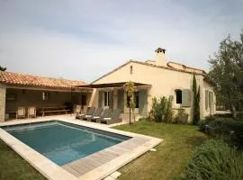 Mas in Eygalières with Heated Pool