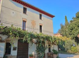 Raffinée Farmhouse with pool views, hotel u gradu Umbertide