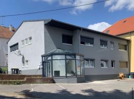 Monteurzimmer Saarland, אכסניה בMerchweiler