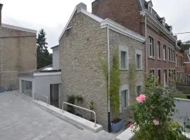 Stylish Stay Near Forest