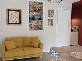 Petite maison cosy à Moret-sur-Loing, cour privée