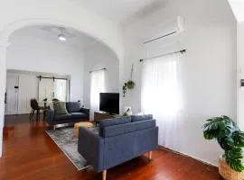 Cute 2-Bed-2 bath Walk to Palmer