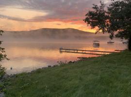 A Peaceful Waterfront Escape - La Perle du Lac, villa à Dégelis