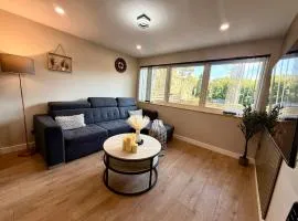 Detached Modern Flat 8 Min Walk to Pudsey Station