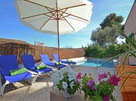 Chalet in El Toro with Pool by the Ocean, Hotel in El Toro