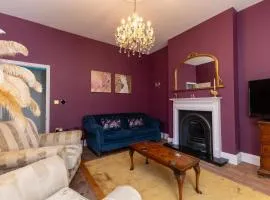 Luxury 2 Bedroom Georgian home, garden, Beach access, 6 guests