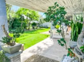 3 on Pine, Luxury Home[WiFi,DSTV,Parking incl]