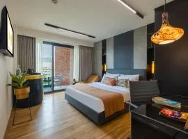 Hotel Limon - Near Huda City Centre I Balcony Rooms