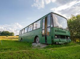 Autobuseek - Unique Stay in Karosa 735，利普托斯基米庫拉斯的豪華帳蓬