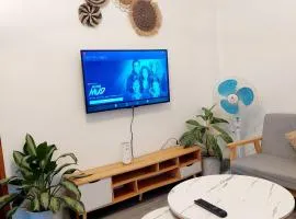 Cozy 2BR Apartment with Balcony and Mountain View - Logan's Transient Apartment 1