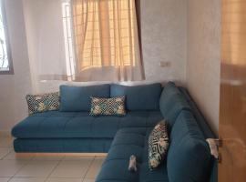 Sea View Apartment، فندق في Sidi Bouqnadel