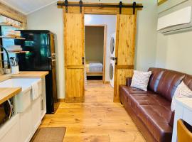 Jai Hollow Tiny Home Cottage, hotell i Robbinsville