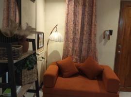 Tatix Tiny Homestay, koča v mestu Toledo City