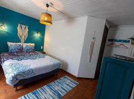 Les h&ocirc;tes du ch&acirc;taignier, chalupa v destinaci P&eacute;nens