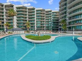 Enjoy a 3-bedroom Bayfront Condo with Lazy River Indoor Pool Jacuzzis and Community Boat Dock for Personal or Rented Boats Plus Redeem in Free Activity Deals Daily, khách sạn ở Orange Beach