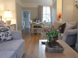 Luxury living outside the city walls - sleeps six!