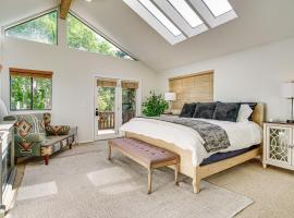 Hot Tub & Mtn Views: Charming Utah Canyon Retreat, hotel em Sandy