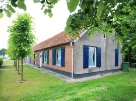 Farmhouse in Nederweert near Canal Trails