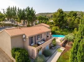 Villa in Caunes-Minervois with Private Pool, hotel v destinaci Caunes-Minervois
