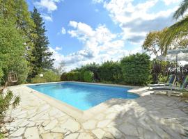 Villa in Fayence with Provençal Charm, hotel di Fayence