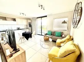 Luxe Waters Edge apt next to Canal Walk
