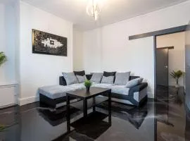 Modern & Convenient 2 Bedroom House in St Helens