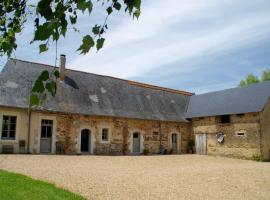 Holiday home in Angers with private garden, hotel en Saint-Laurent-des-Mortiers