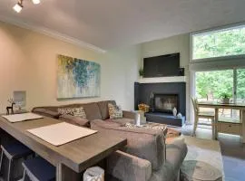 Harbor Springs Condo about 6 Mi to Lake Michigan!