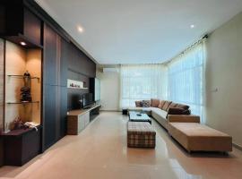 Exclusive Bungalow Private & Peaceful in Miri Ocean Park 5BR、ミリのバンガロー