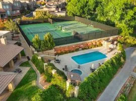 Private Sedona Home with Pool, Golf, Pickleball