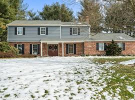 Pine Cove Retreat - 4BR - Pool, hotelli 