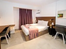 1-Bedroom Studio with Stunning Sea & Country View