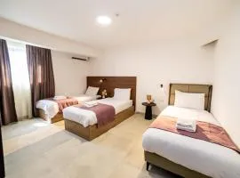 Spacious Studio with 3 Single Beds - by HostMT