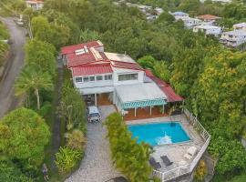 Notre Vie L&agrave;, hotel com piscina em Le Robert