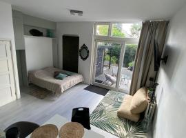 Canal Garden Apartment StayWell Amsterdam, hotel i Amsterdam