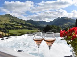 Gîte des Sommets spa privatif vue panoramique sur les montagnes: Lavigerie şehrinde bir otel