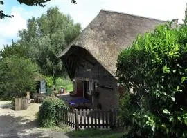 Farmhouse in Oosterwijk by River Linge