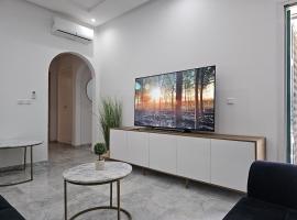Chic Apartment Near the Sea, hotel in Yasmine