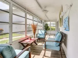 Golf Retreat with Pool Access 3 Mi to Dtwn Naples