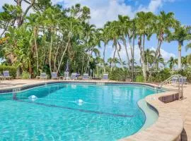 3 Mi to Dtwn Naples Condo with Access to 9 Pools!