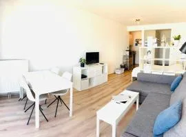 Huswell - Beach Studio with Balcony & Sea View