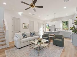 New Luxe Oaks - River Ranch - King Bed - Great Location, hotel in Lafayette