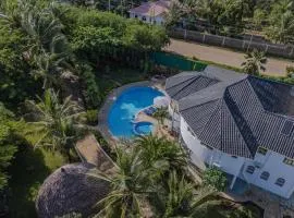 Elegant 5BR Diani Villa with Pool & Beach Access