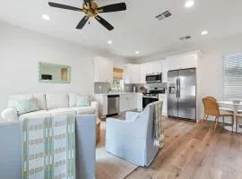 New Champion Cottage - 2BR Retreat Near Sportsplex